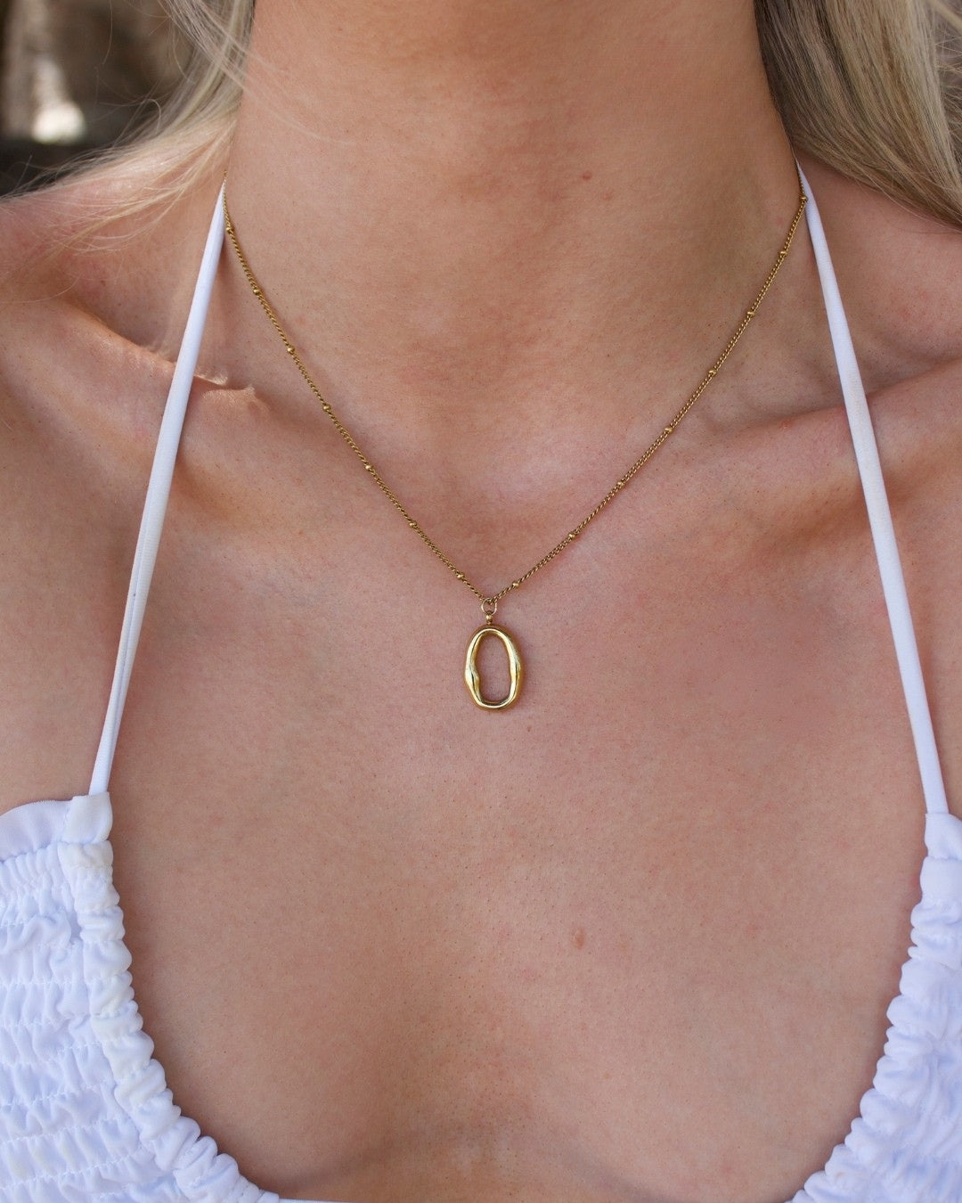 MOLTEN OVAL PENDANT NECKLACE