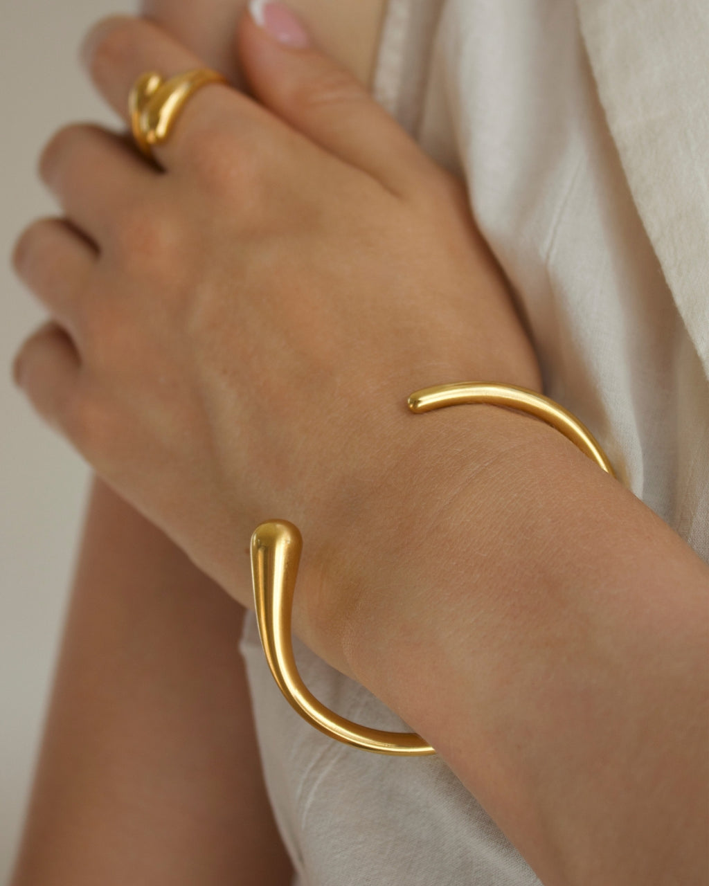 OPEN DROPLET CUFF BANGLE