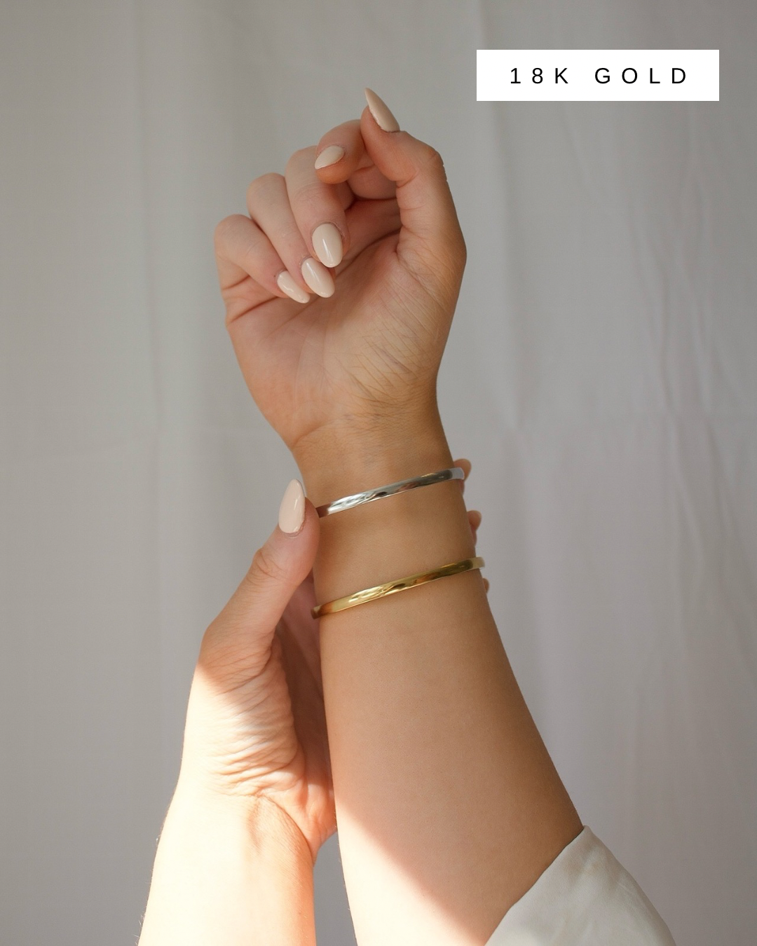 OVAL CLASP BANGLE