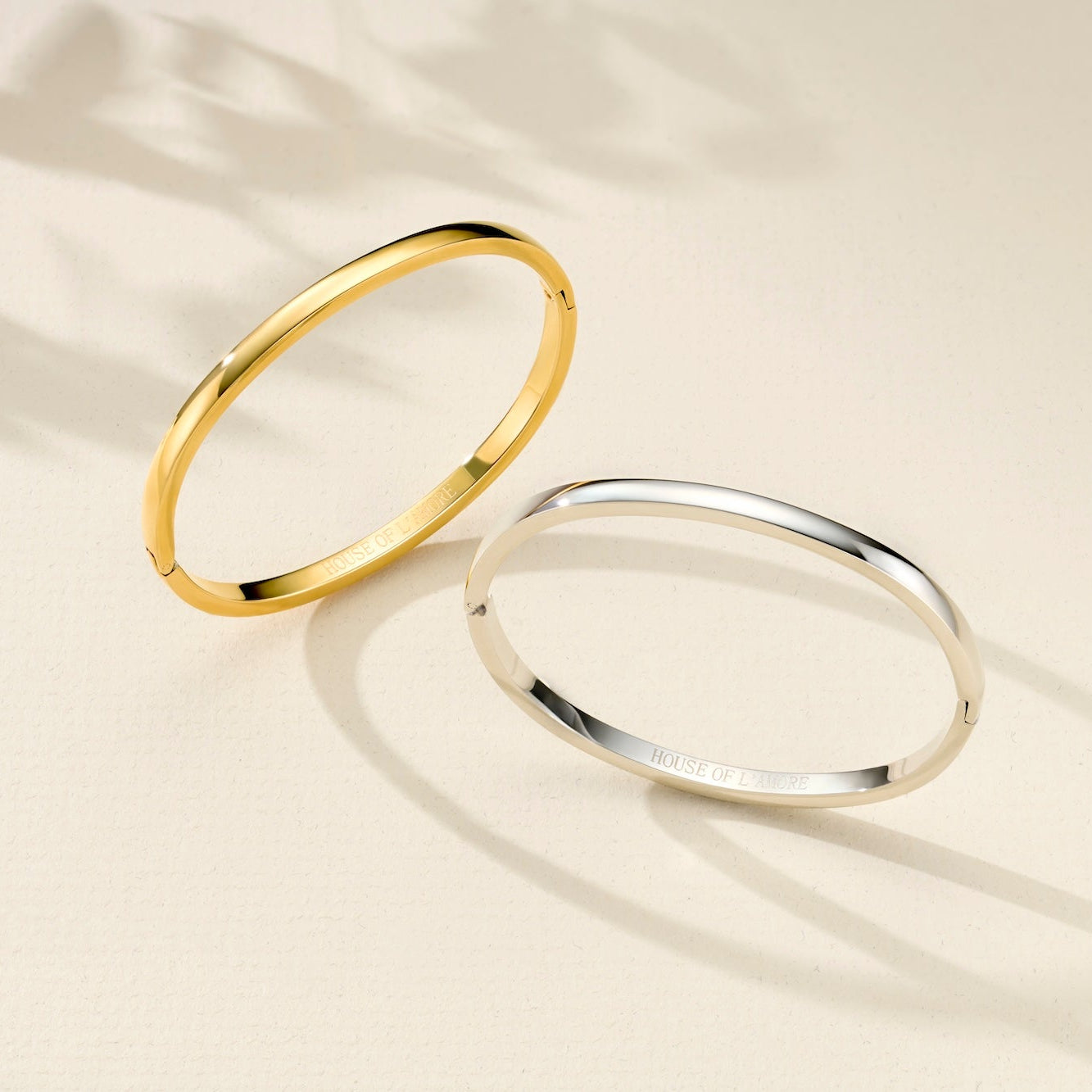 OVAL CLASP BANGLE