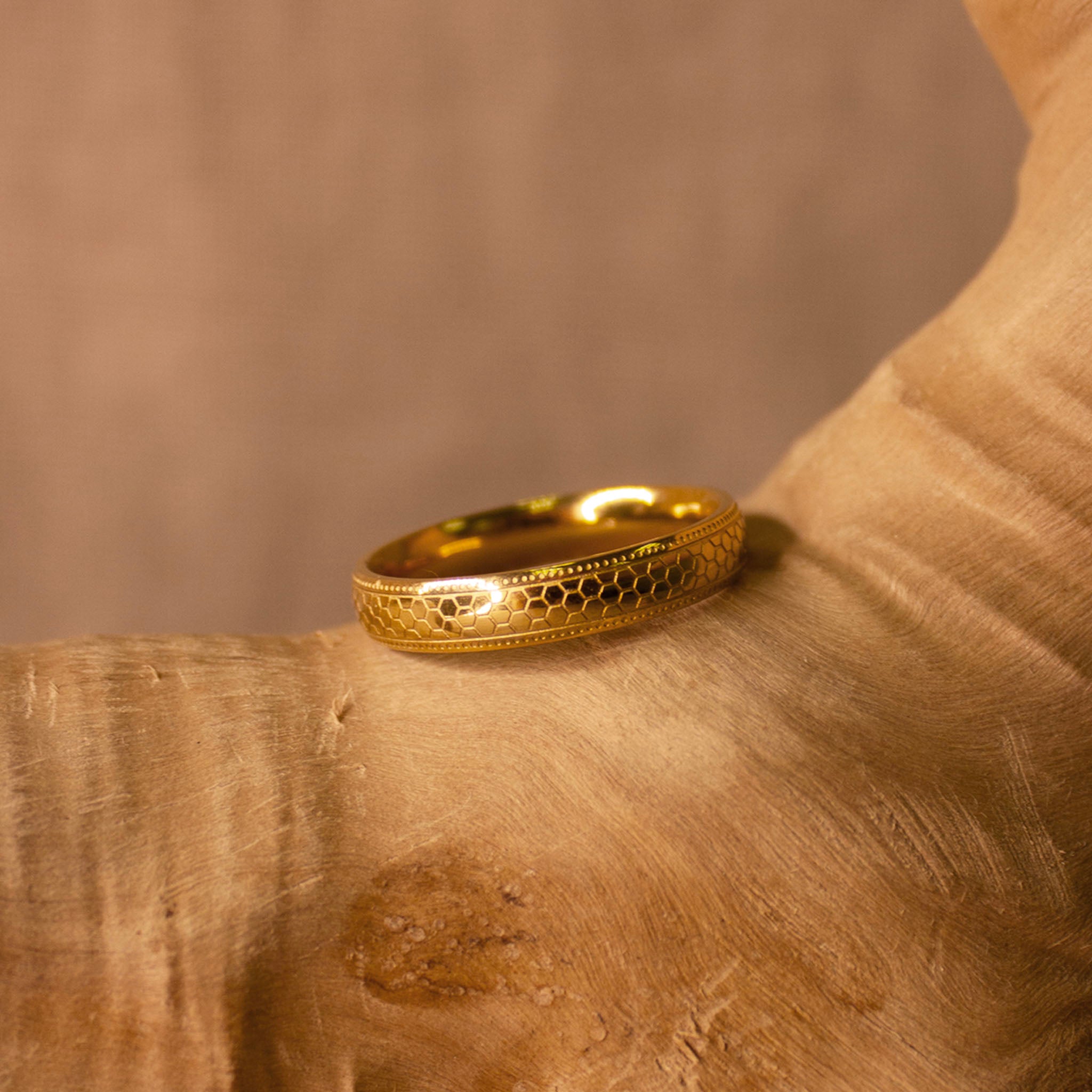 DAINTY HONEYCOMB RING