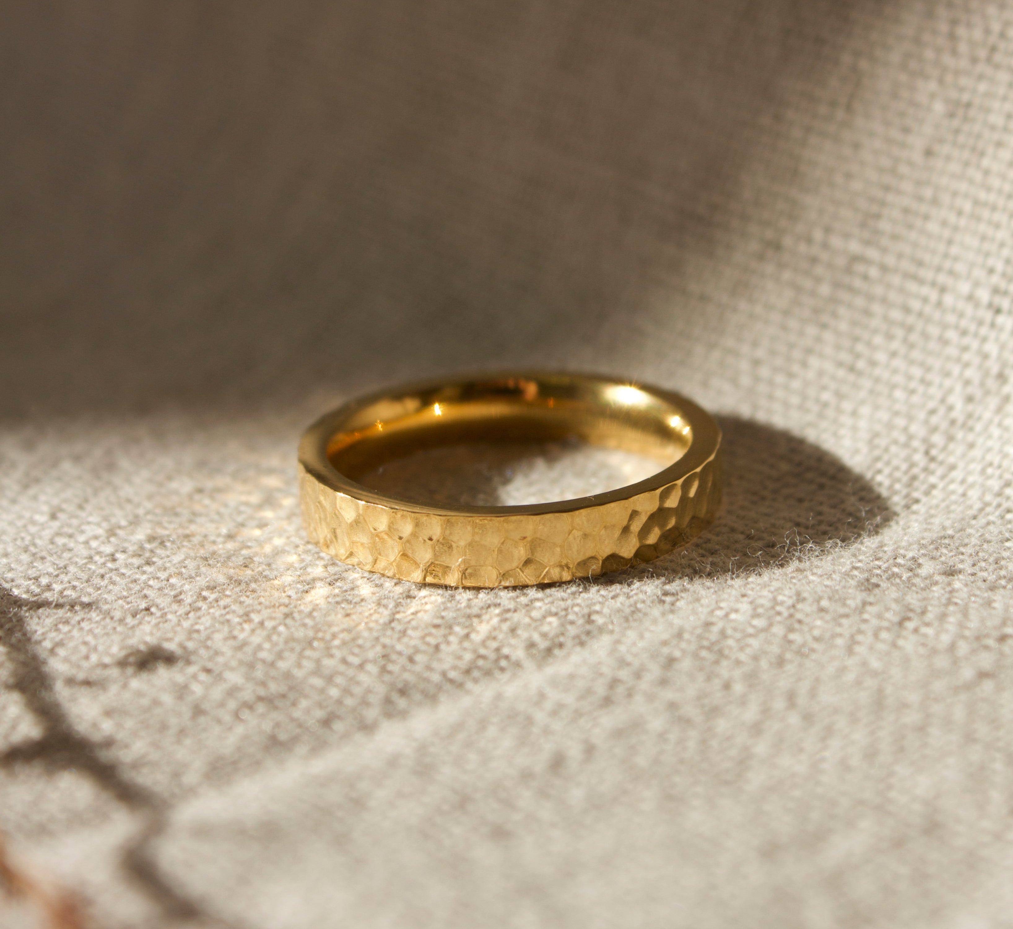 GOLD HAMMERED RING