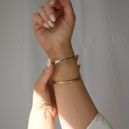 Oval Clasp Bangle